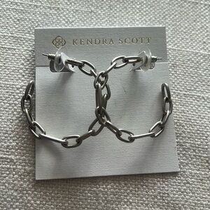 Kendra Scott - Ryder Hopp in Rhodium EUC